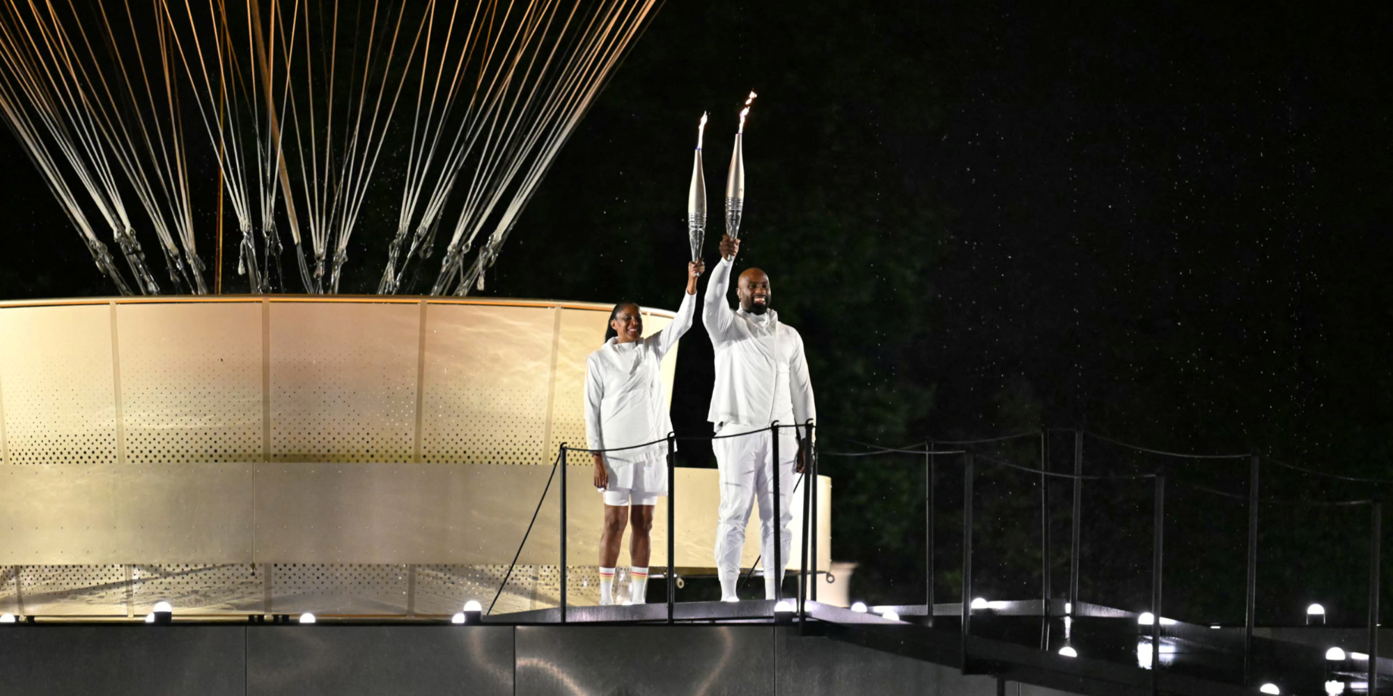 JO de Paris 2024 : Marie-José Pérec et Teddy Riner allument la vasque olympique