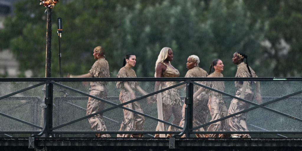 Cérémonie d’ouverture des JO de Paris : « Pookie », Aznavour… Aya Nakamura enflamme le Pont des Arts