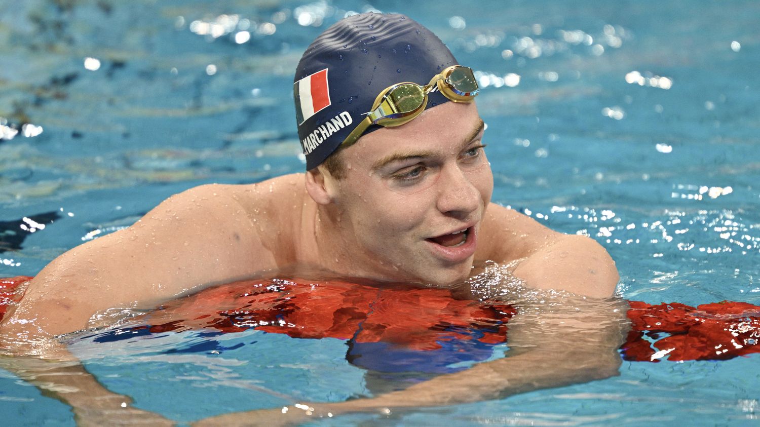 Léon Marchand remporte le 400 m quatre nages avec le record de France en prime