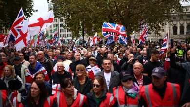 A Londres, des milliers de manifestants expriment leur soutien à un militant d’extrême droite