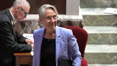 Elisabeth Borne retire sa candidature à la tête du parti Renaissance pour former une « union » avec Gabriel Attal