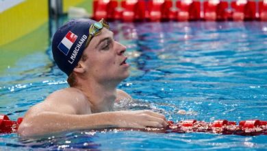 Léon Marchand remporte le 200 m quatre nages en petit bassin à Shanghai et bat le record d’Europe