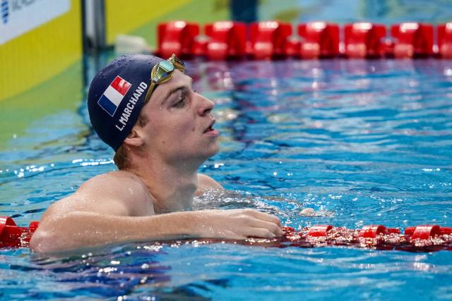 Léon Marchand remporte le 200 m quatre nages en petit bassin à Shanghai et bat le record d’Europe