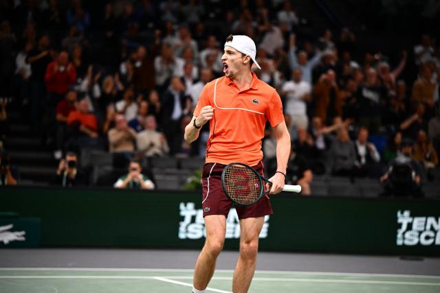 Humbert bat Alcaraz en huitièmes de finale du Rolex Paris Masters