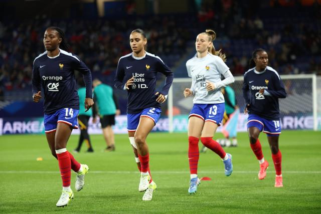 Football : Les Bleues en 4-3-3 avec un onze très remanié face à la Suisse – L’Équipe