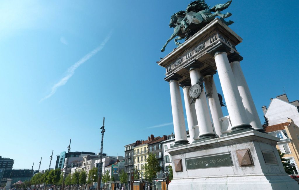 Pourquoi l’émission « Raconte moi la France » fait-elle polémique en Auvergne-Rhône-Alpes ?