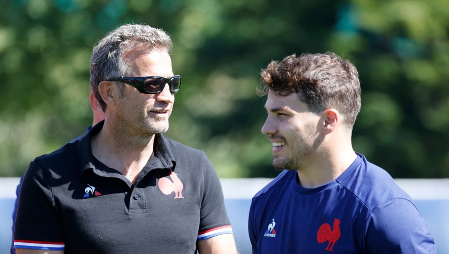 Antoine Dupont : « exceptionnel », « l’un des meilleurs défenseurs »… Fabien Galthié sous le charme des récentes performances du joueur star