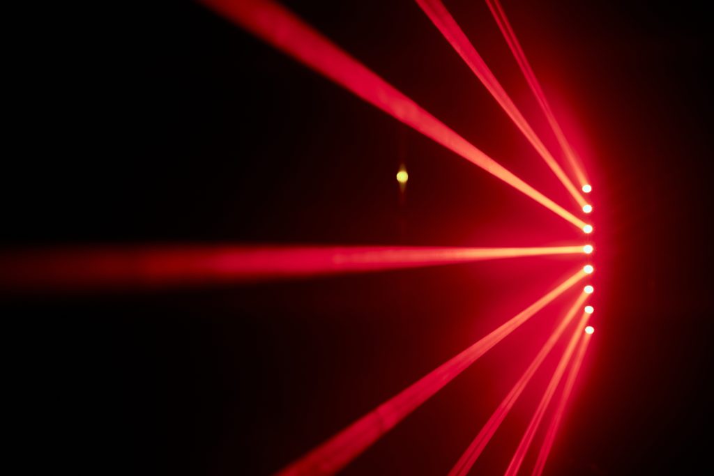 Des chercheurs suisses dévoilent le laser picoseconde le plus puissant jamais conçu (100 MW)