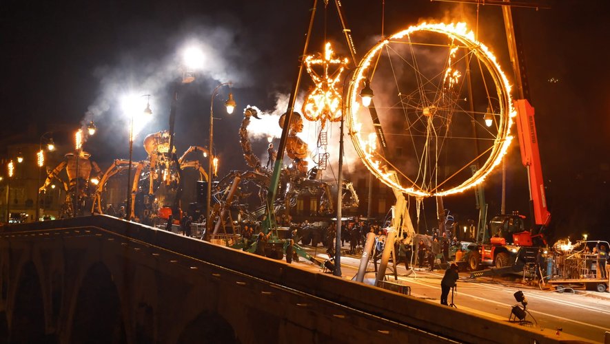 Spectacle La Machine à Toulouse : la Porte des Ténèbres se ferme, un final époustouflant dans un bain de foule