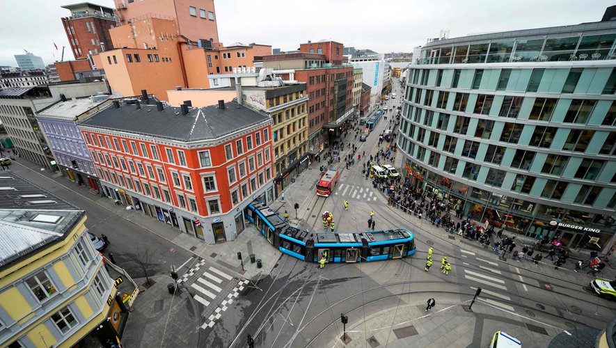 « Une scène surréaliste » : un tramway fou déraille et finit dans un Apple Store