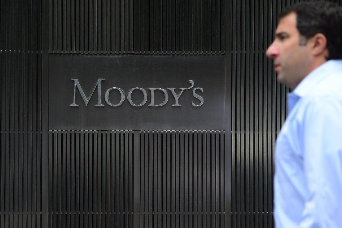 Moody’s maintient la note de la France mais abaisse sa perspective à « négative »