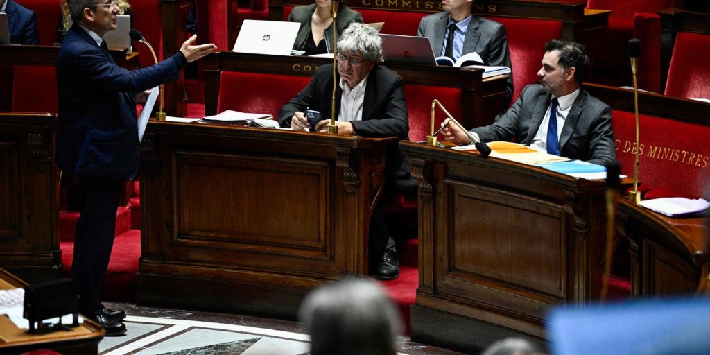 suspension des débats sur le volet « recettes » du projet de loi de finances