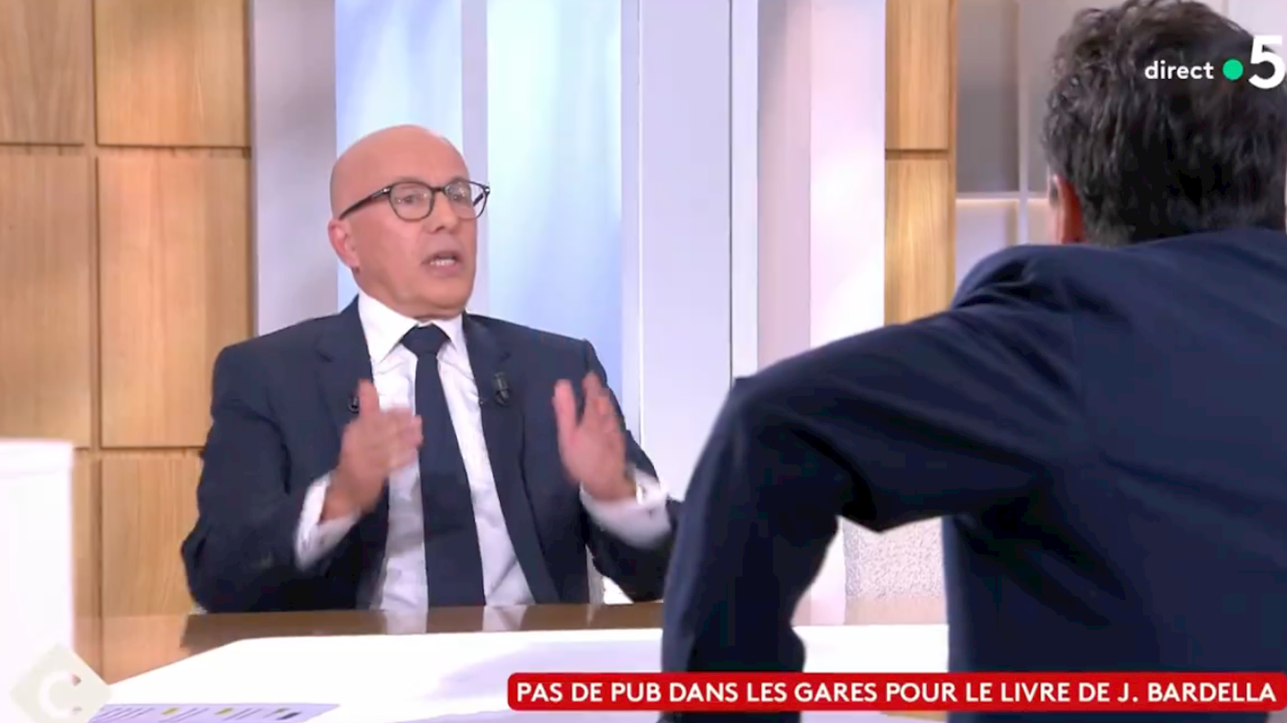 Éric Ciotti face à Patrick Cohen, le député en direct au naufrage sur le livre de Bardella et la SNCF