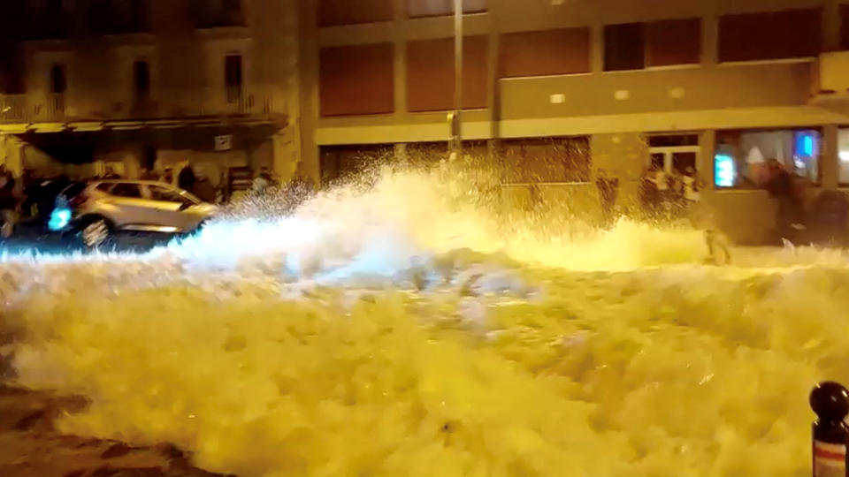 images impressionnantes de Saint-Malo frappé par de fortes vagues (vidéos)