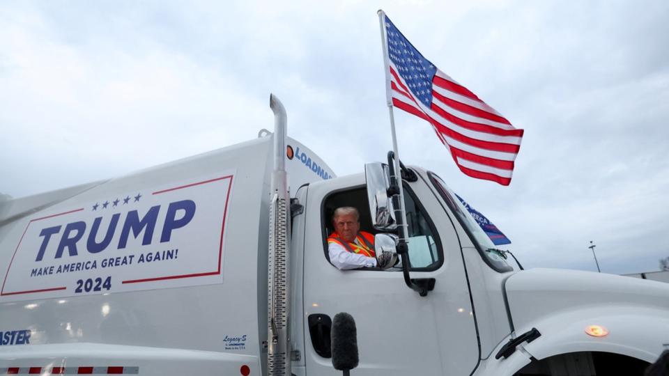 après une gaffe de Joe Biden, Donald Trump apparaît dans un camion poubelle (vidéo)