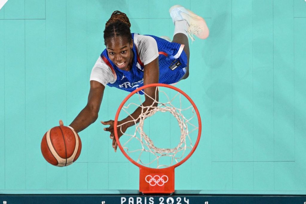 VIDÉO. Basket : Dominique Malonga devient la première Française à réussir un dunk lors d’un match officiel – Sud Ouest