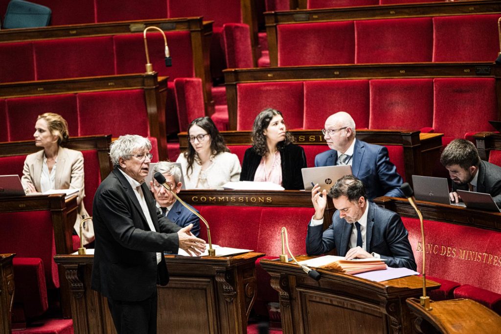 la commission des finances adopte des repas à un euro pour tous les étudiants