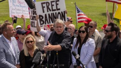 L’idéologue populiste Steve Bannon fait campagne pour Trump dès sa sortie de prison : Actualités