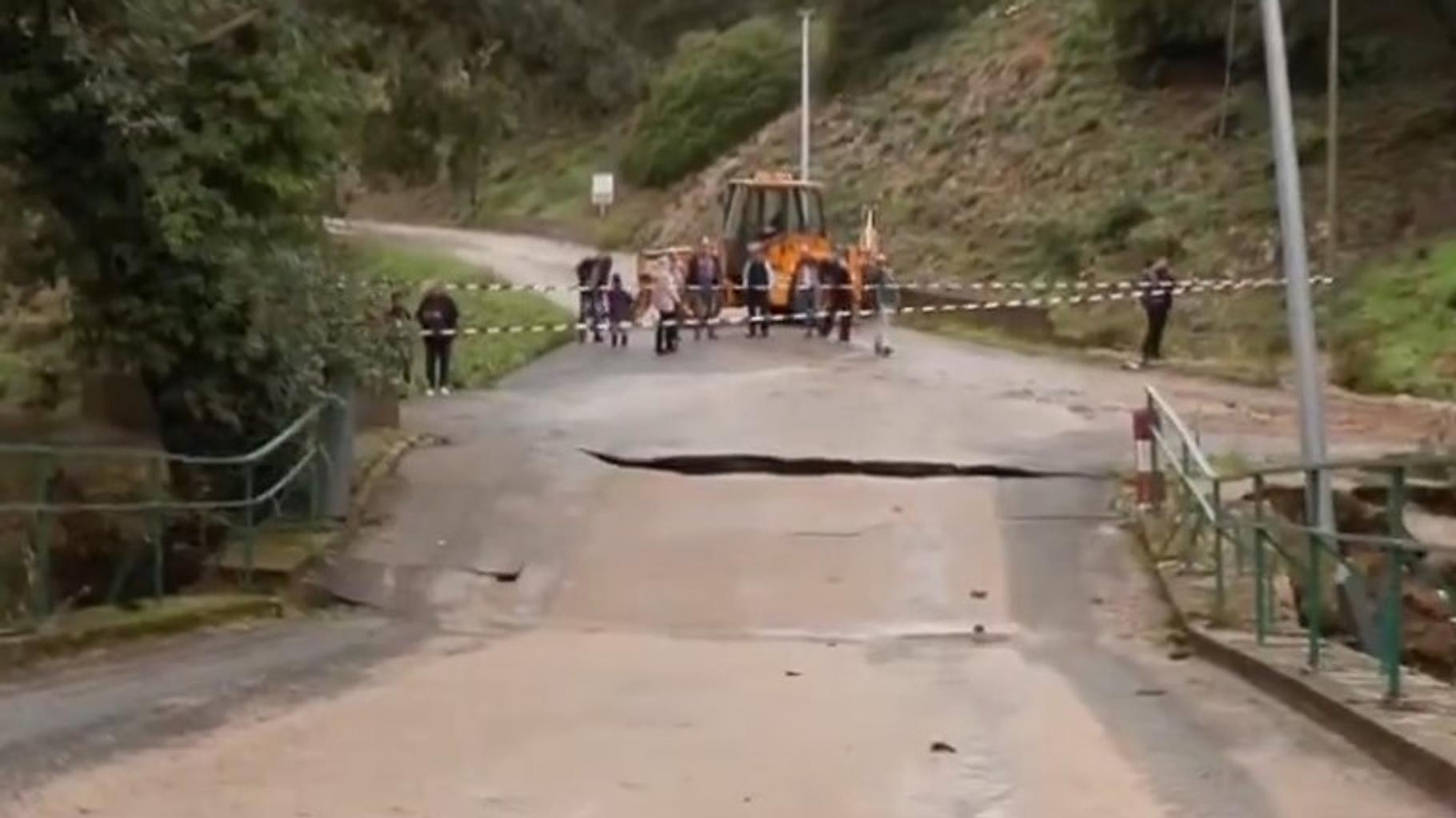 Dans le Var, au Muy, un pont « plié » par la pluie bloque des centaines de vacanciers