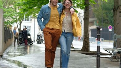 François Civil vu dans les rues et dans le métro pour le tournage d’un film