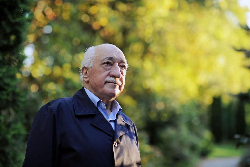 Mort du prédicateur turc Fethullah Gülen, ancien allié du président Erdogan devenu son pire ennemi