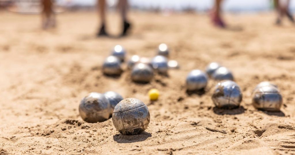 des quilleurs d’un club de pétanque expulsés de Montmartre