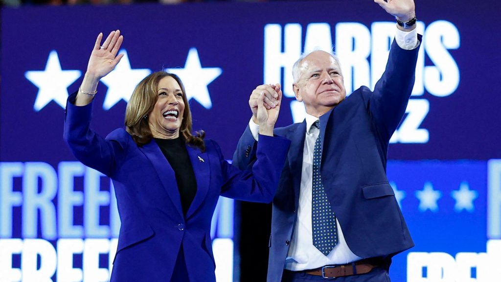 Face à Donald Trump, Kamala Harris et les démocrates flirtent avec la démesure pour ratisser large