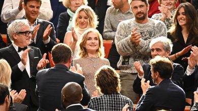 Isabelle Huppert soutenue par son mari Ronald et ses fils, Lorenzo et Angelo, au Festival Lumière