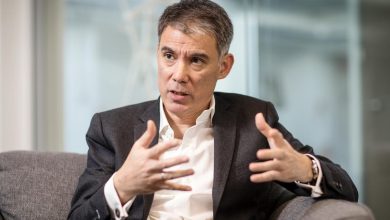 sur le site Sanofi de Lisieux, Olivier Faure lance un appel à la « souveraineté industrielle »