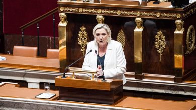 Contre l’avis de ses adjoints, Marine Le Pen accorde un sursis au gouvernement