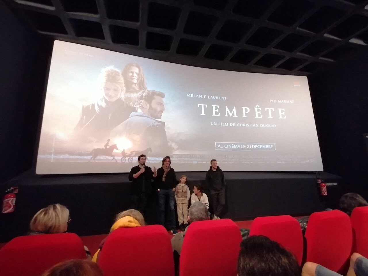 Tourné en partie dans le Cotentin avec un casting de choix, le film Tempête est à voir ce dimanche soir sur France 2