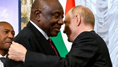 Au sommet des BRICS, le président sud-africain Cyril Ramaphosa qualifie la Russie d' »ami précieux »