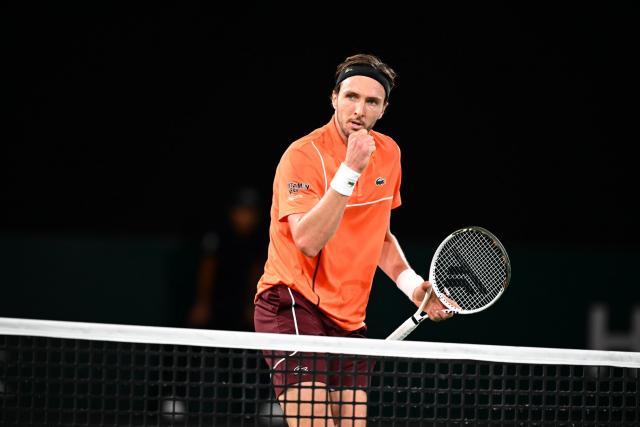 Arthur Rinderknech bat Alex Michelsen et se qualifie pour les huitièmes de finale du Rolex Paris Masters