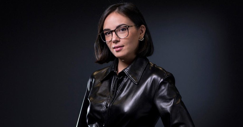 Agathe Auproux révèle l’identité de son fiancé à ses abonnés