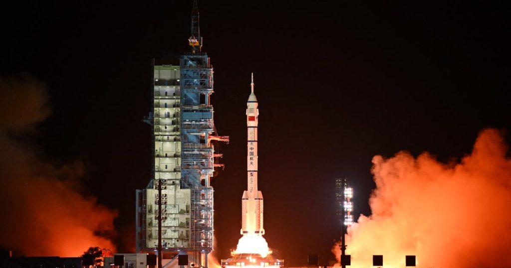 Trois astronautes chinois s’envolent vers la station spatiale Tiangong