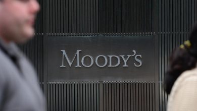 Moody’s maintient la note de la France mais abaisse sa perspective