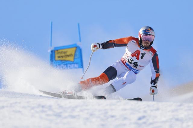 Marcel Hirscher s’est qualifié de justesse pour le 2e tour du géant de Sölden, Marco Odermatt sort après une faute