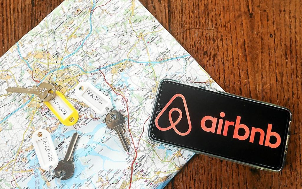 Location de meublés de tourisme : la loi « anti-Airbnb » est de retour… avec de fortes chances d’être adoptée