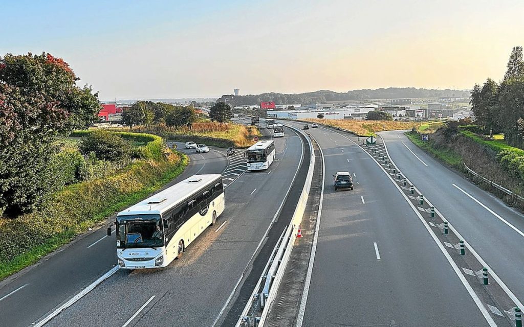 Bus, police… Comment la RN12 se prépare au flux de supporters brestois se dirigeant vers Guingamp