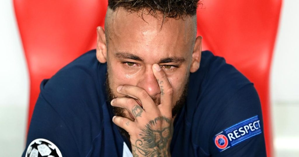 en larmes, Neymar évoque sa blessure