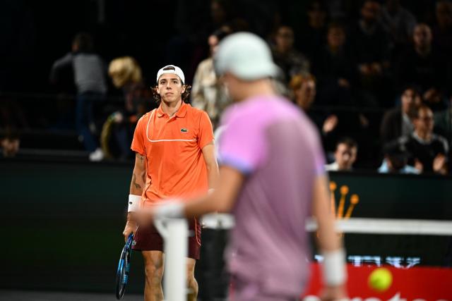 Malgré un bon départ face à Holger Rune, Arthur Cazaux s’arrête en huitièmes de finale au Rolex Paris Masters