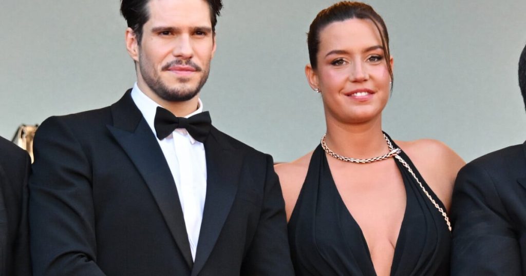 Adèle Exarchopoulos officialise enfin son histoire d’amour avec François Civil, « quelqu’un de bien »