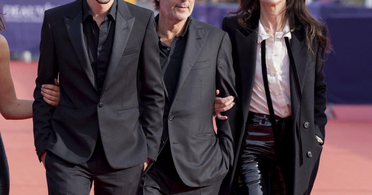 Yvan Attal et Charlotte Gainsbourg : leur fils Ben a quitté le foyer familial à 15 ans, il évoque un problème familial