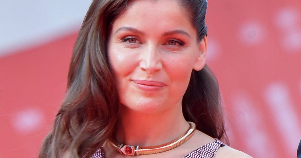 Laetitia Casta, diva pulpeuse : un look encore à tomber par terre pour la star de 46 ans