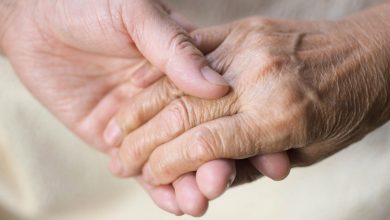 Paul retrouve sa jumelle, Claudine, 81 ans après avoir été séparé à la naissance