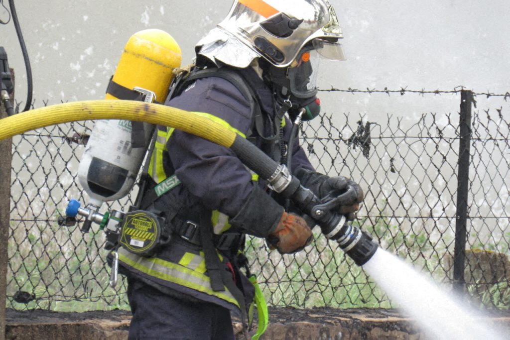 L’explosion de bouteilles de gaz blesse des pompiers