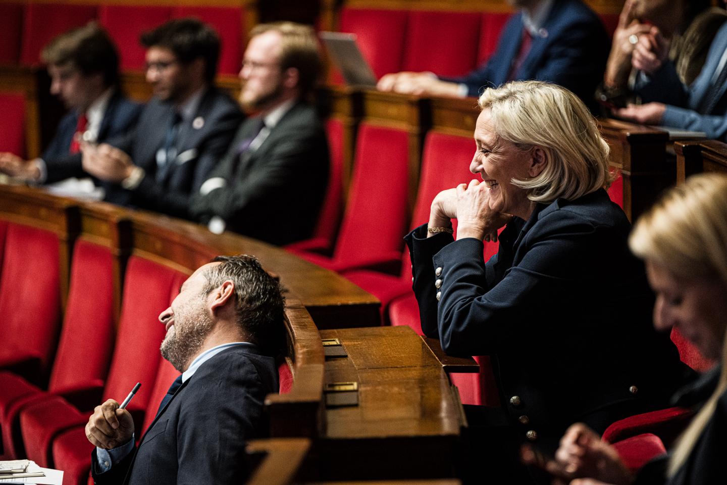 A l’Assemblée nationale, la stratégie du Rassemblement national pour effacer la droite