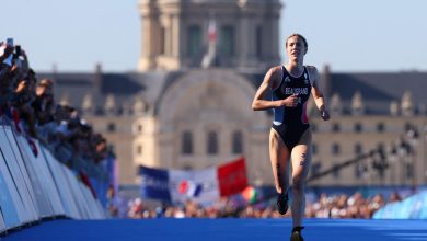 Malgré une frayeur en natation et un titre retardé, Cassandre Beaugrand sacrée championne du monde de triathlon, après son triomphe aux JO de Paris 2024