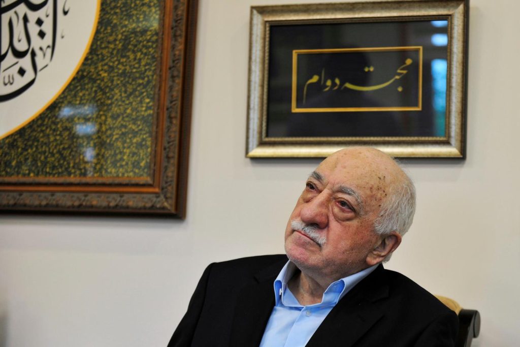 Après la mort de Fethullah Gülen, l’avenir incertain de sa confrérie, pourchassé par les services turcs