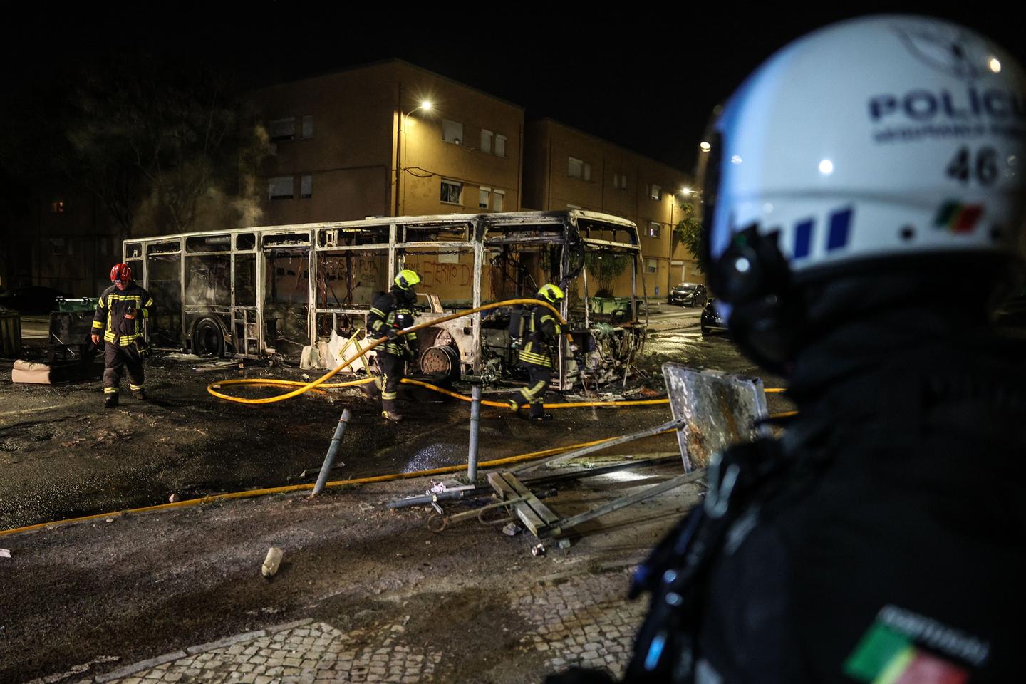 Au Portugal, deuxième nuit de violences dans la banlieue de Lisbonne, après qu’un homme noir a été tué par la police